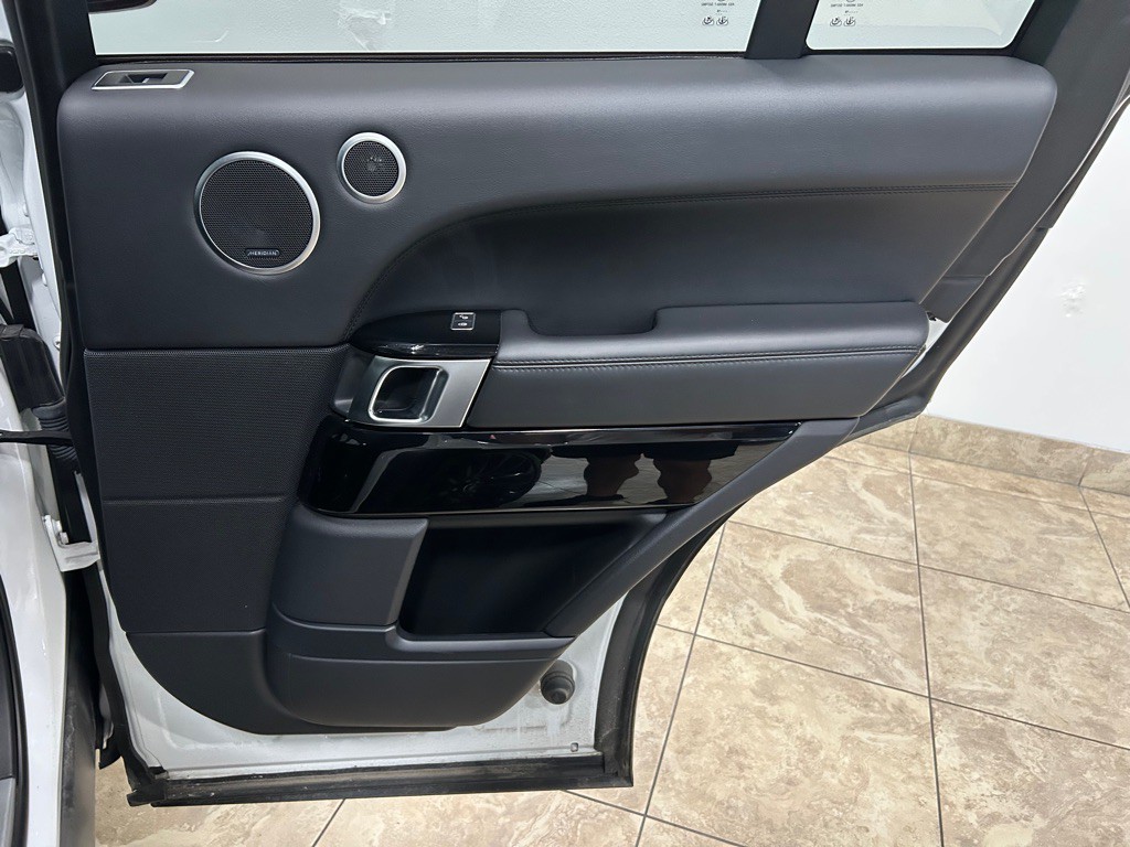 2016 Land Rover Range Rover Image 37