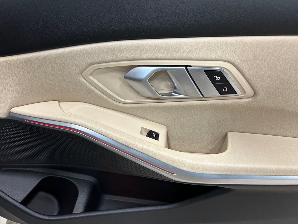 2022 BMW 3 Series Image 30