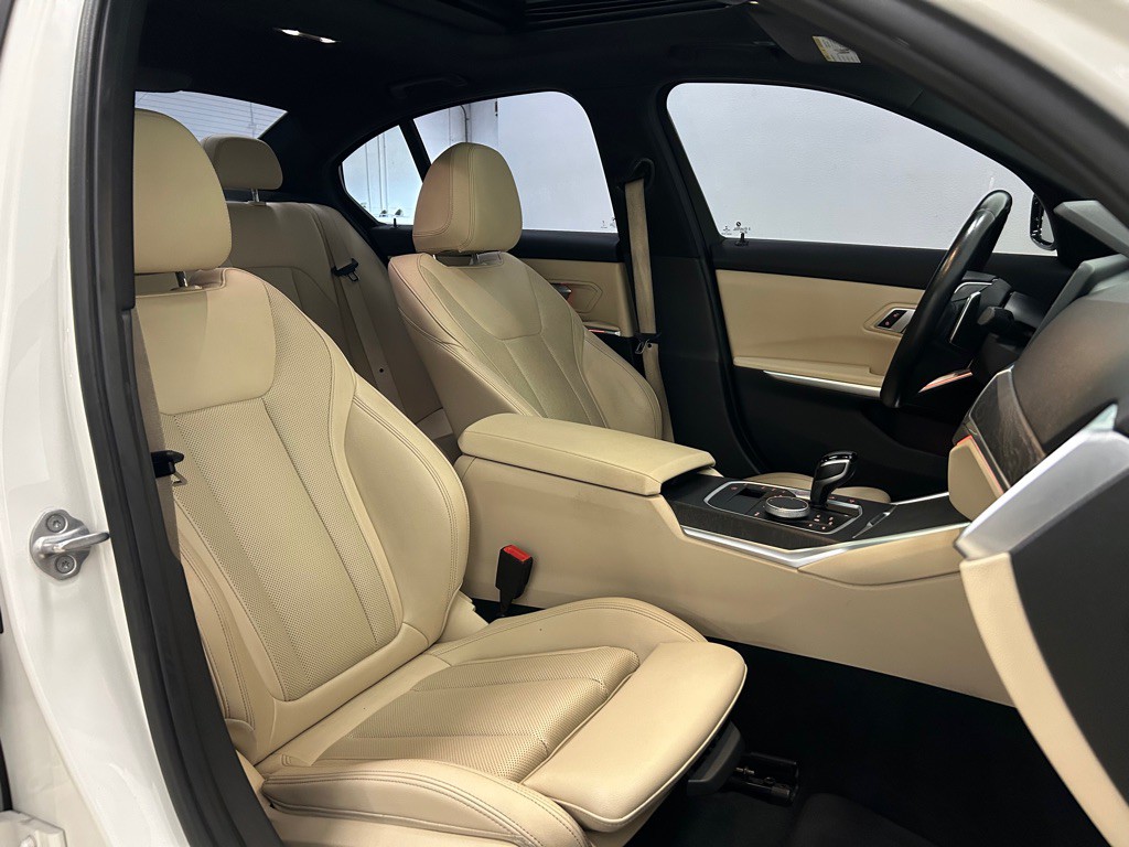 2022 BMW 3 Series Image 32