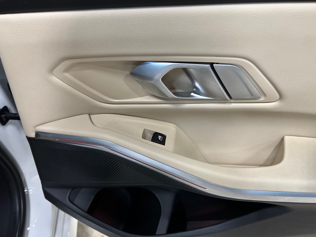 2022 BMW 3 Series Image 36