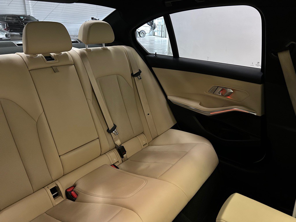 2022 BMW 3 Series Image 38