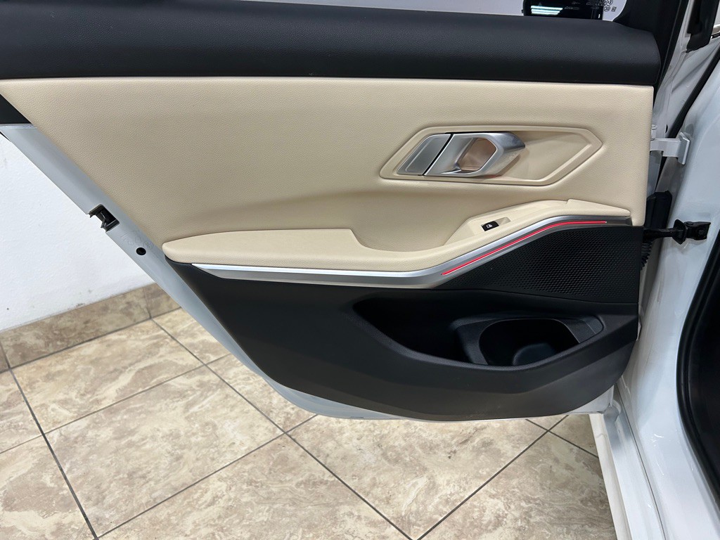 2022 BMW 3 Series Image 39