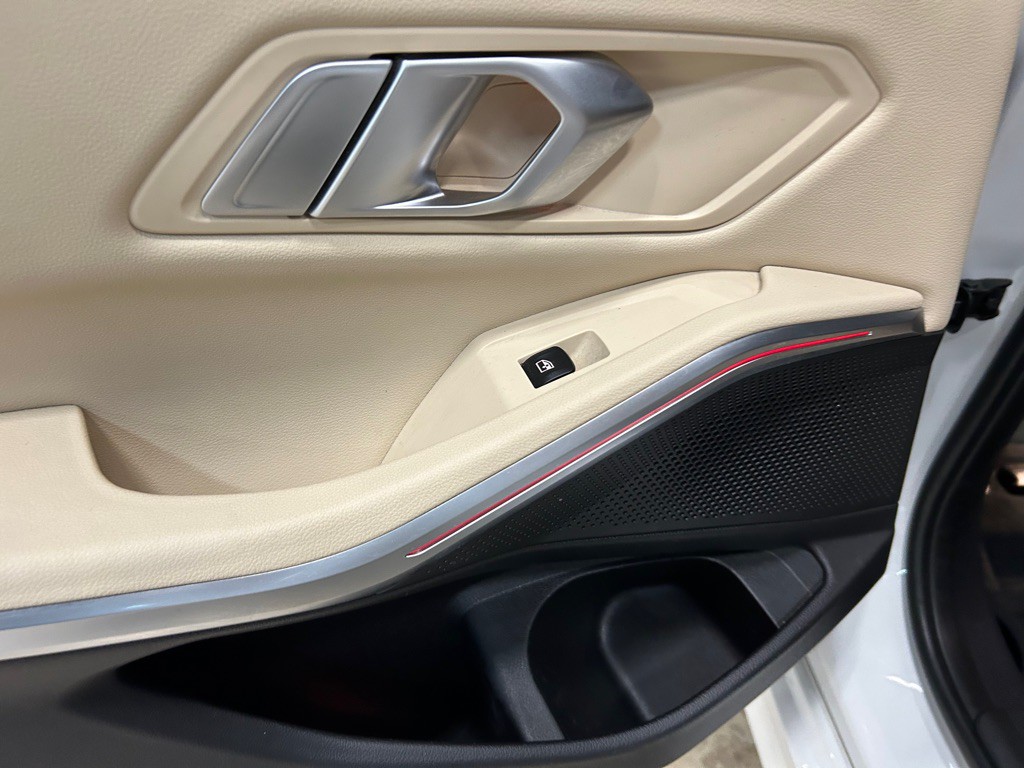 2022 BMW 3 Series Image 40