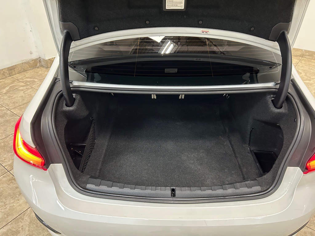 2022 BMW 3 Series Image 43