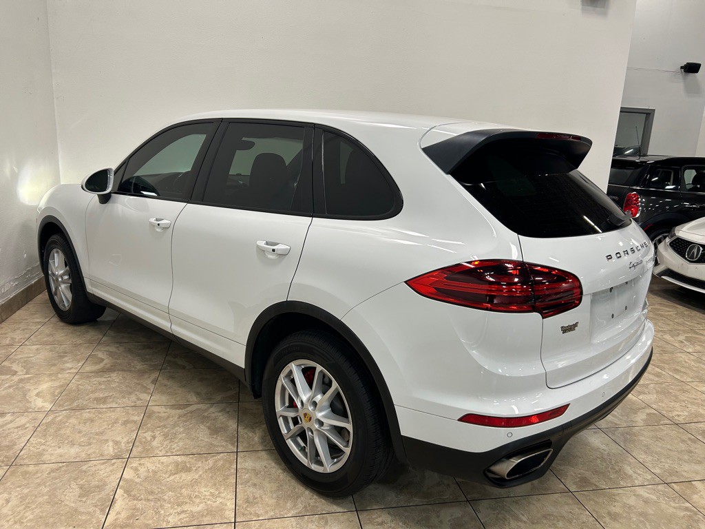 2016 Porsche Cayenne Image 9