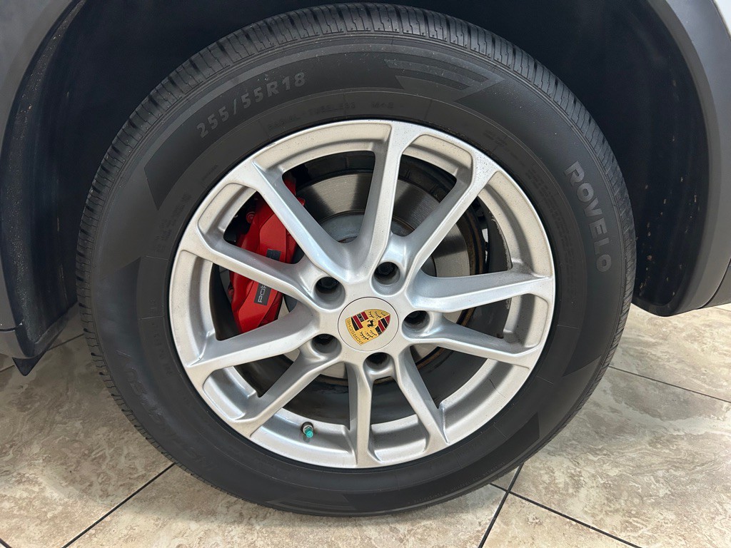 2016 Porsche Cayenne Image 12