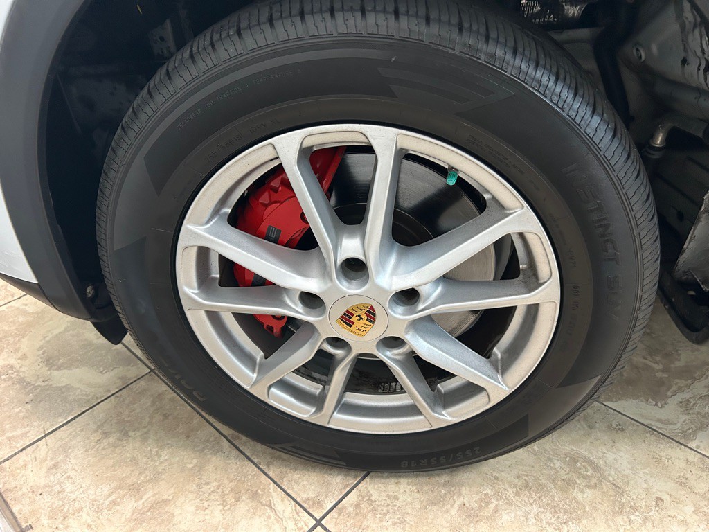 2016 Porsche Cayenne Image 13