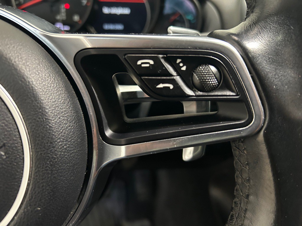 2016 Porsche Cayenne Image 21