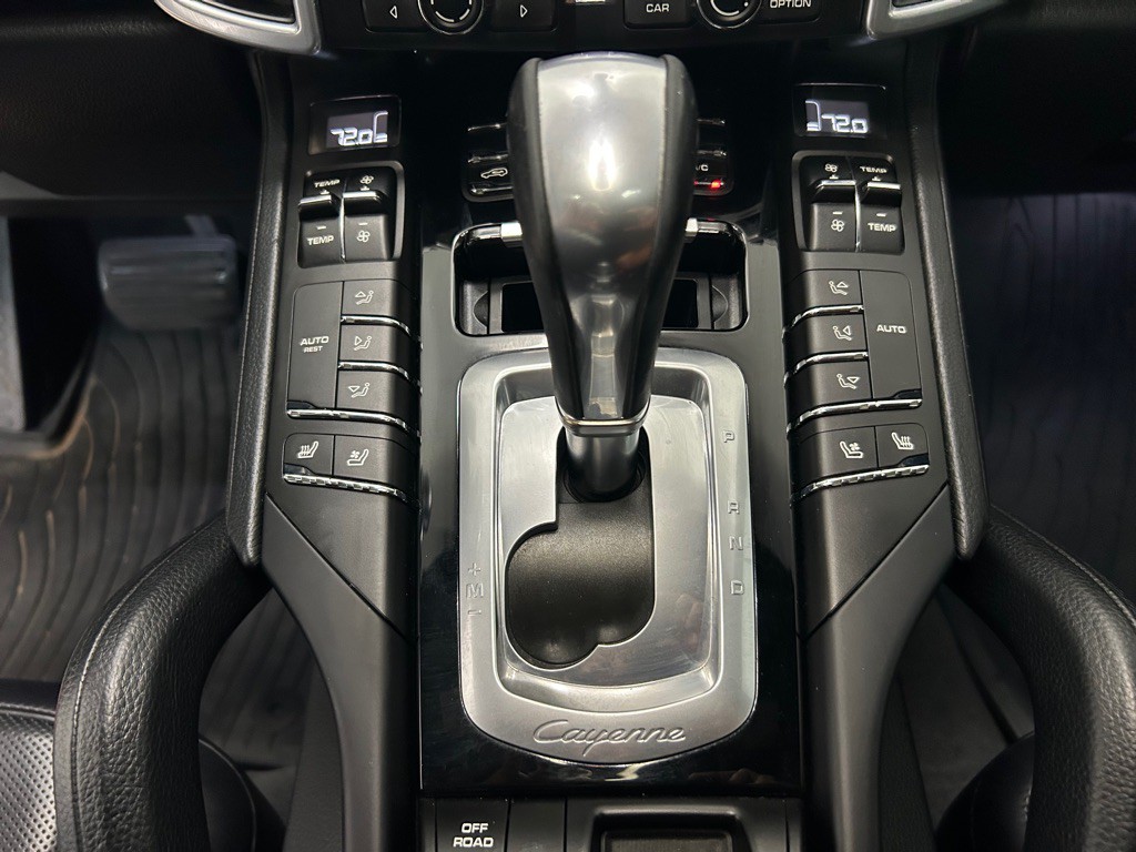 2016 Porsche Cayenne Image 24