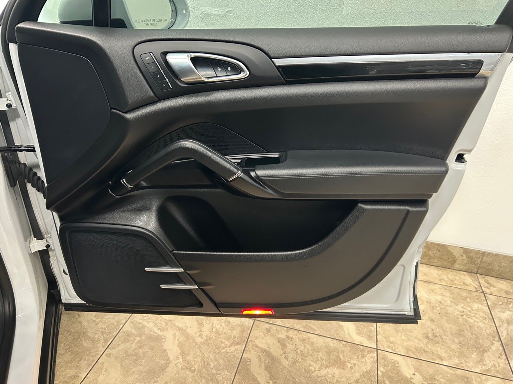 2016 Porsche Cayenne Image 28