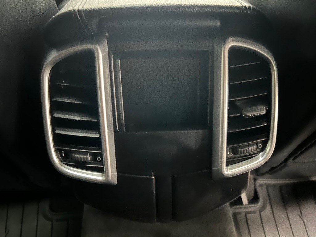 2016 Porsche Cayenne Image 32