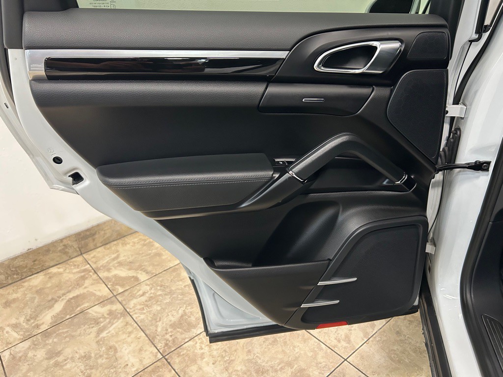 2016 Porsche Cayenne Image 33
