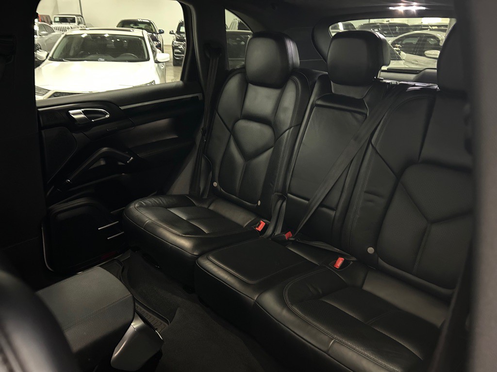 2016 Porsche Cayenne Image 36