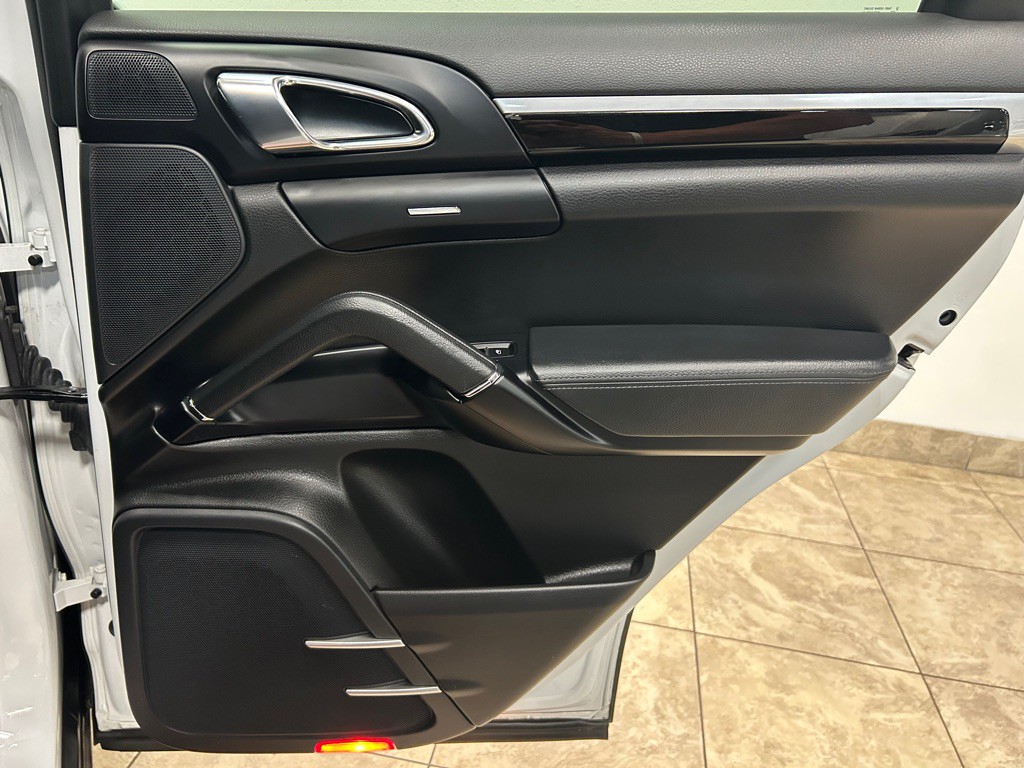 2016 Porsche Cayenne Image 37