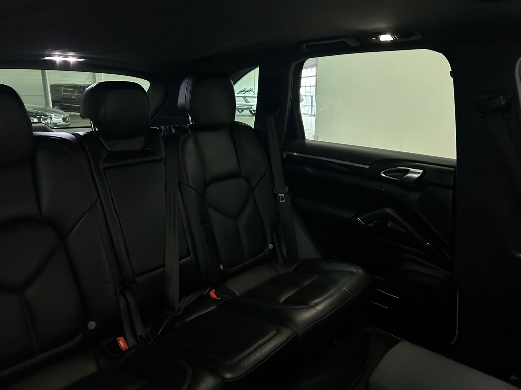 2016 Porsche Cayenne Image 40