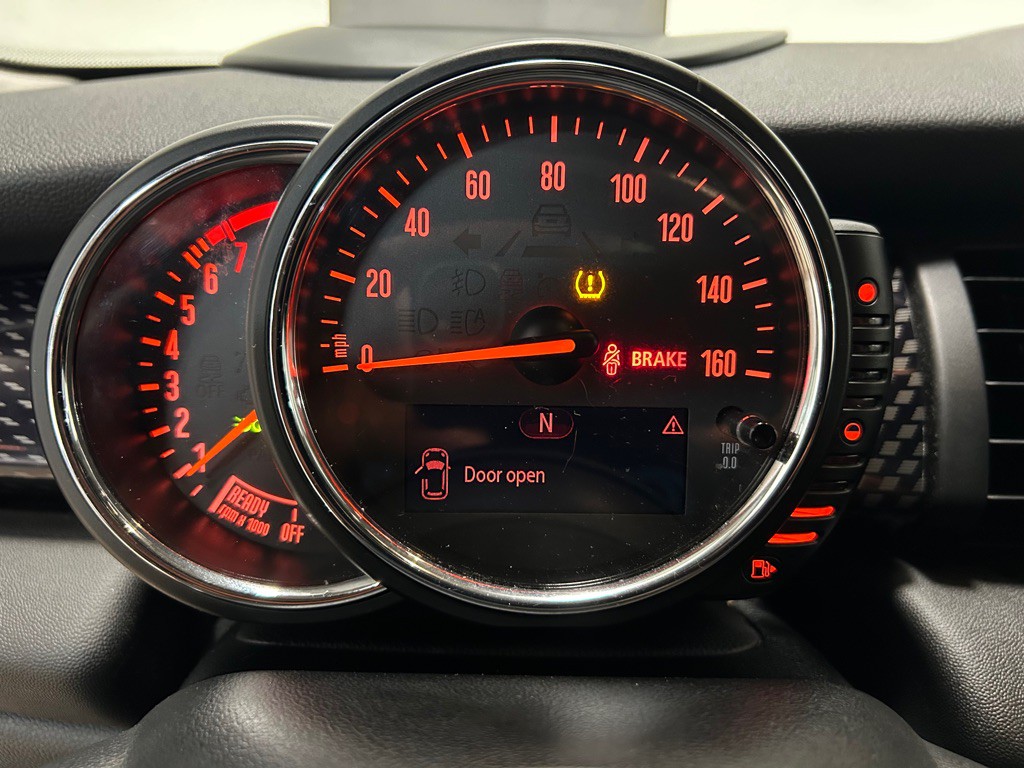 2015 MINI Cooper Image 15