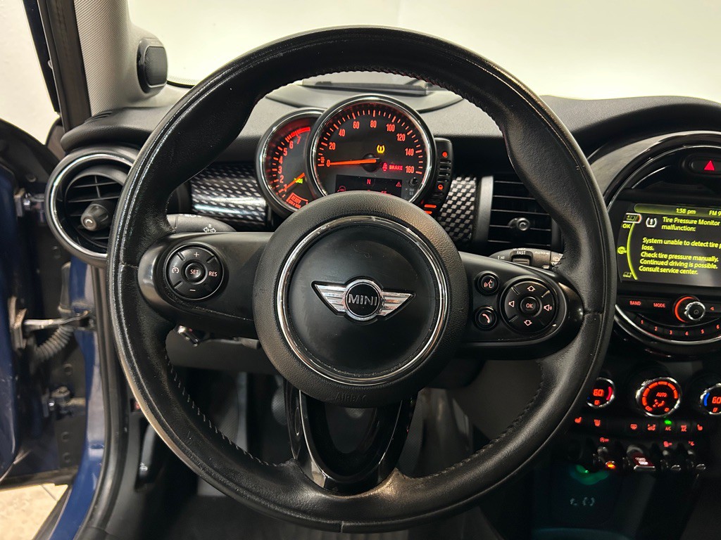2015 MINI Cooper Image 16
