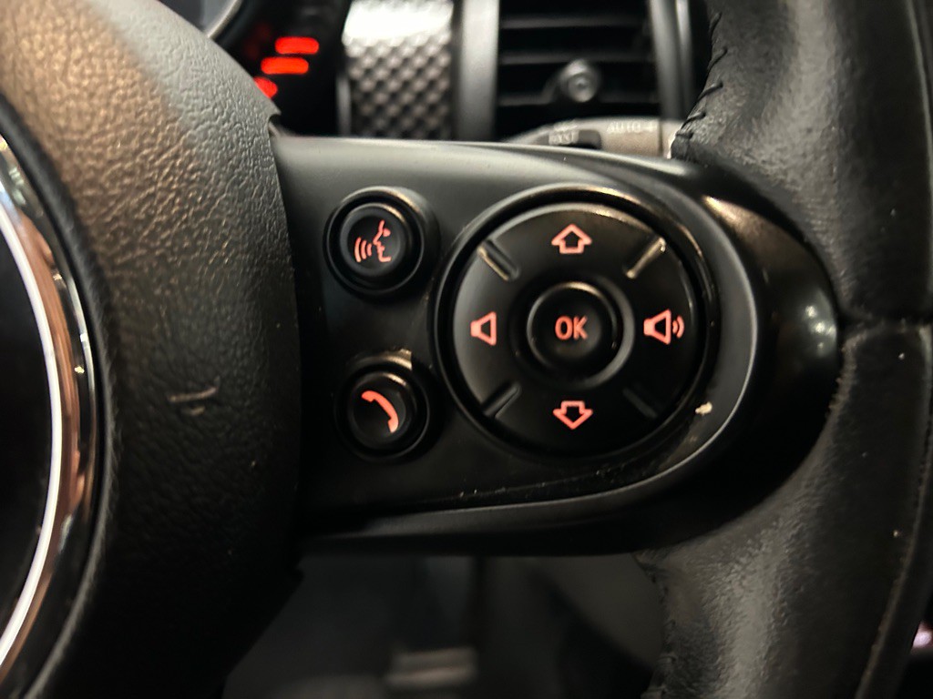 2015 MINI Cooper Image 18