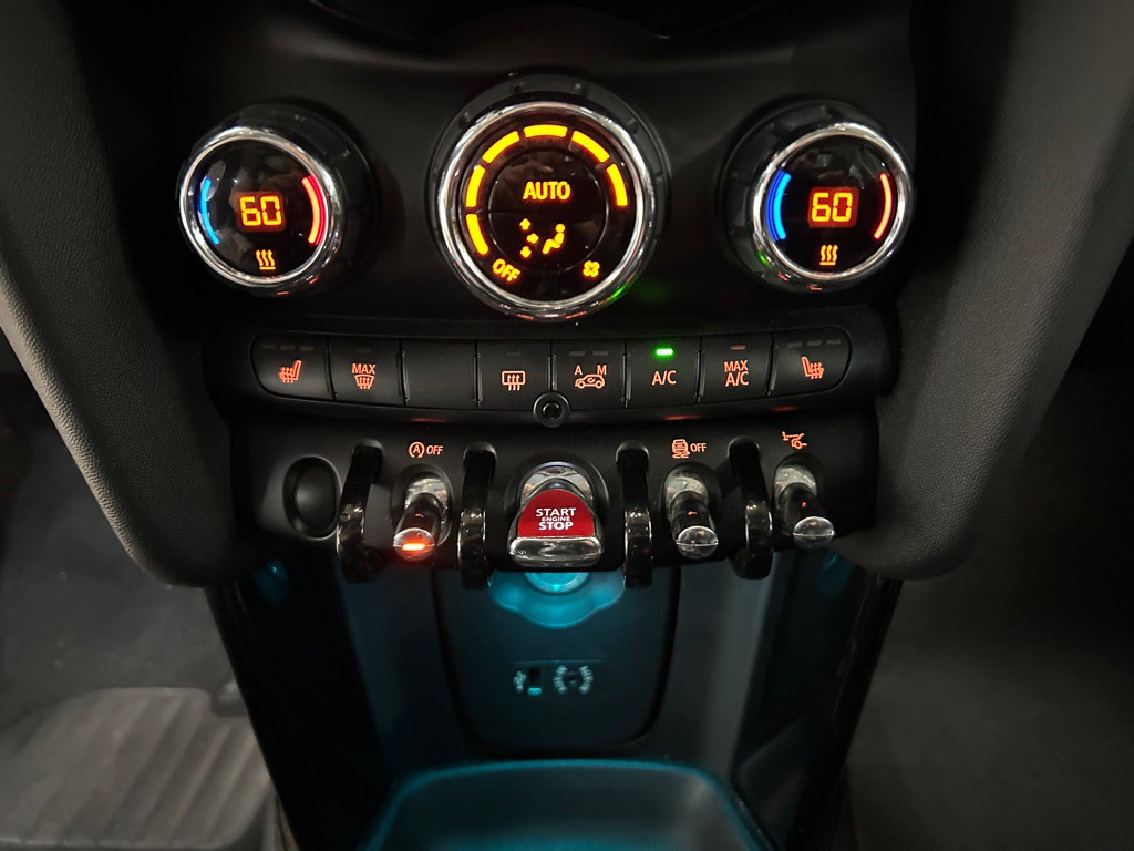 2015 MINI Cooper Image 20