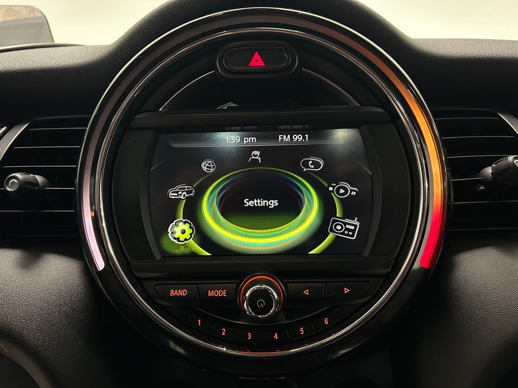 2015 MINI Cooper Image 22