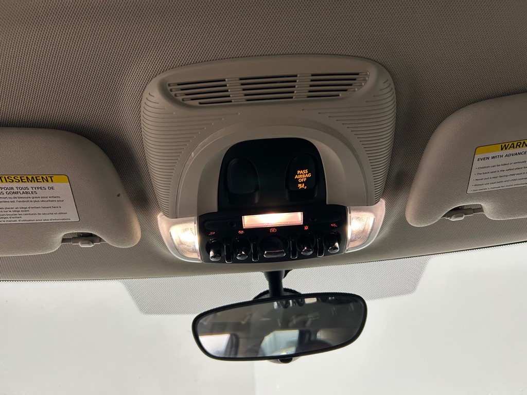 2015 MINI Cooper Image 23