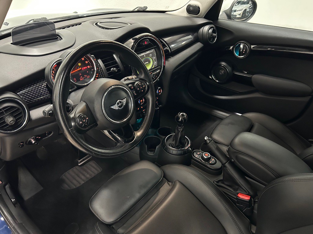 2015 MINI Cooper Image 24