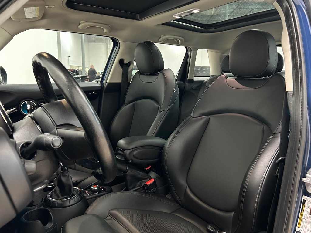 2015 MINI Cooper Image 25