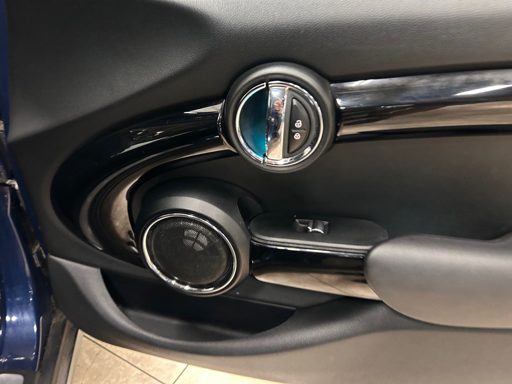 2015 MINI Cooper Image 27