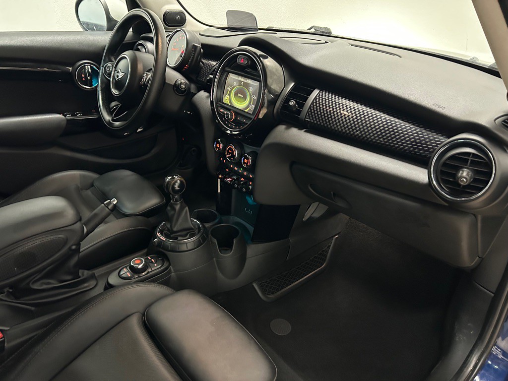 2015 MINI Cooper Image 28