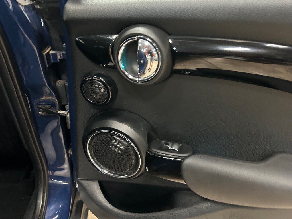 2015 MINI Cooper Image 31