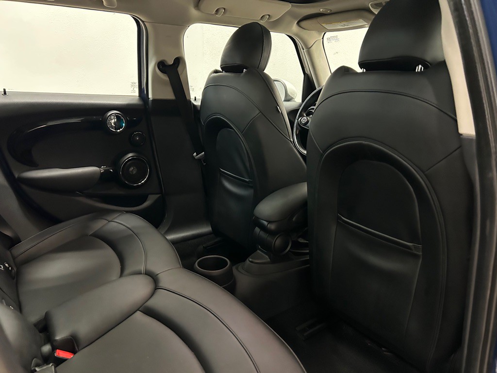 2015 MINI Cooper Image 32