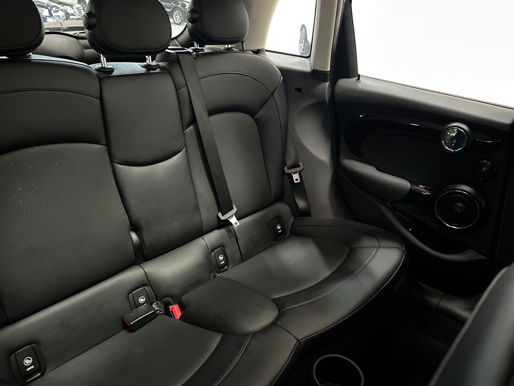 2015 MINI Cooper Image 33