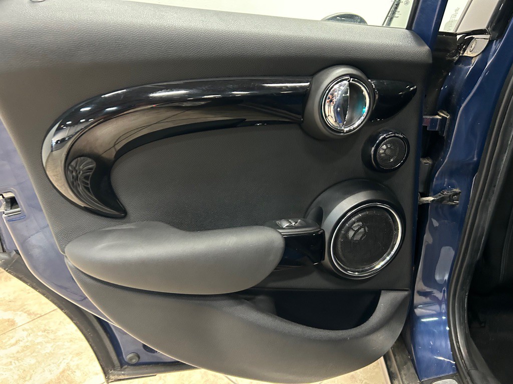 2015 MINI Cooper Image 34