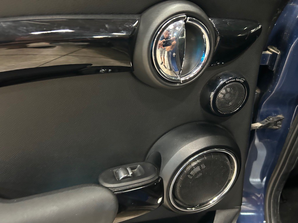 2015 MINI Cooper Image 35