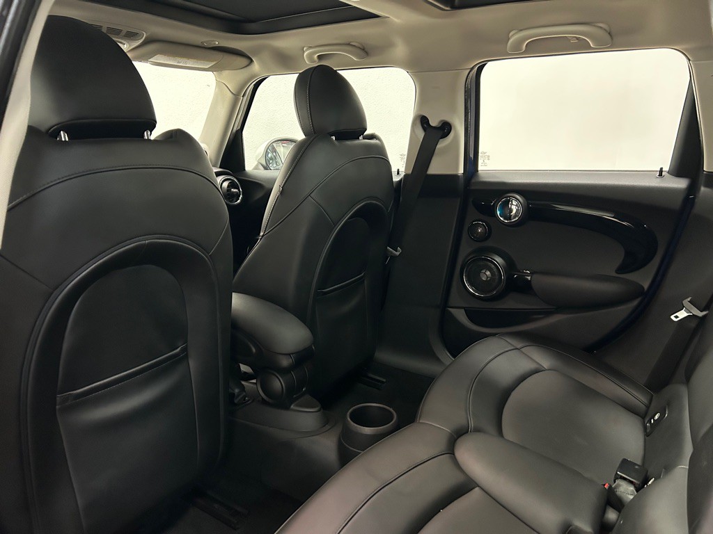 2015 MINI Cooper Image 36