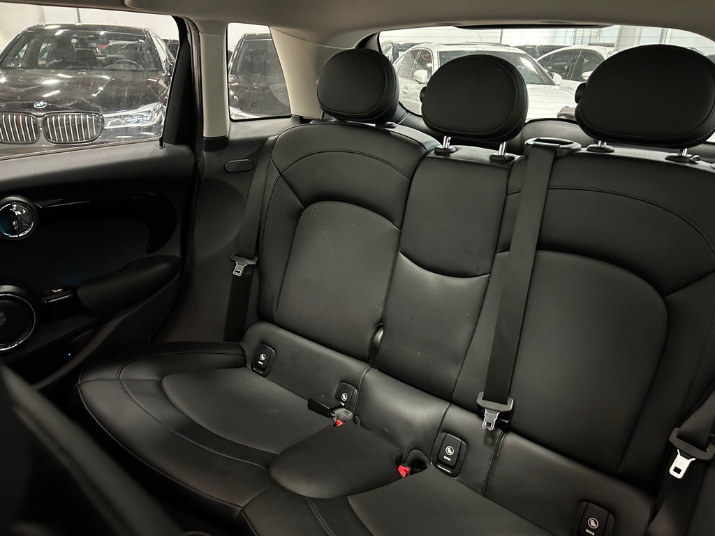 2015 MINI Cooper Image 37