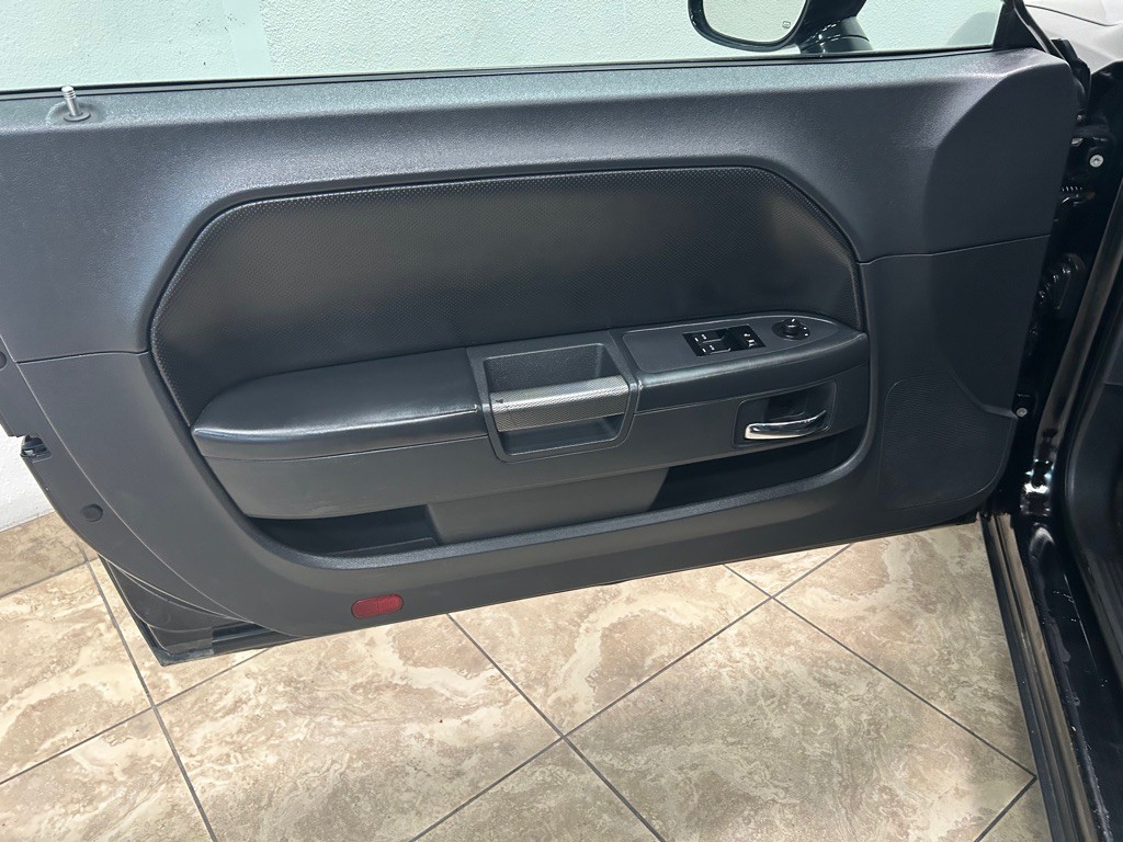 2013 Dodge Challenger Image 13