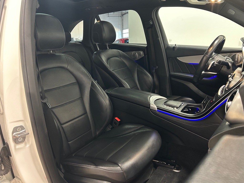 2020 Mercedes-Benz GLC-Class Image 31