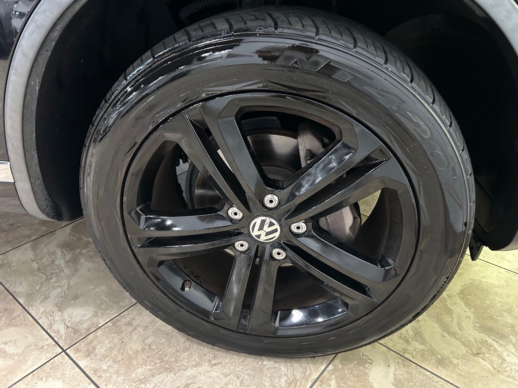 2017 Volkswagen Touareg Image 7