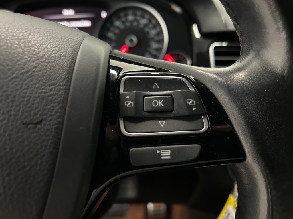 2017 Volkswagen Touareg Image 17