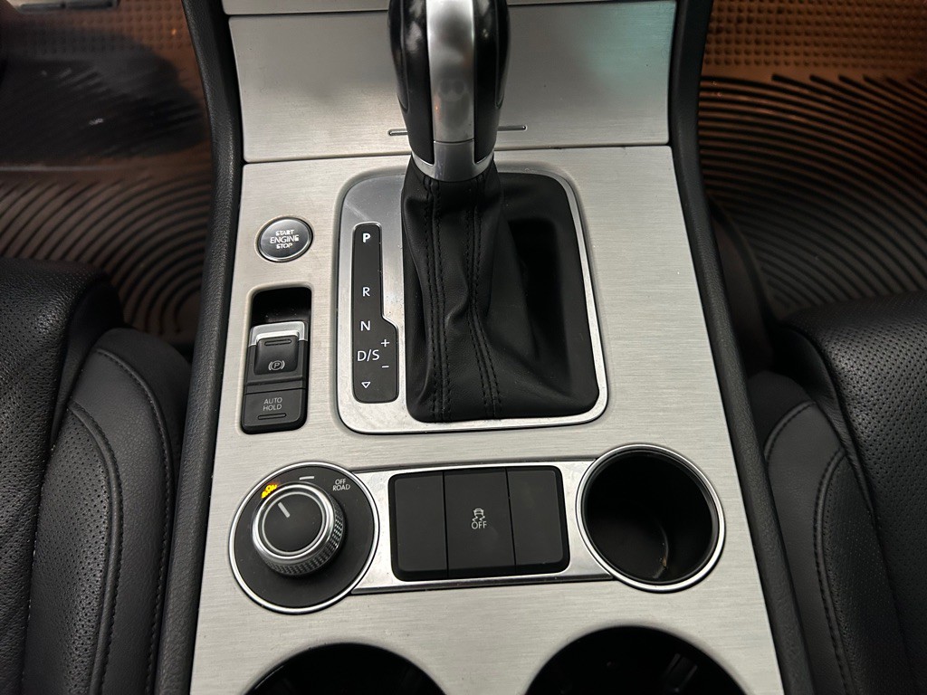 2017 Volkswagen Touareg Image 19