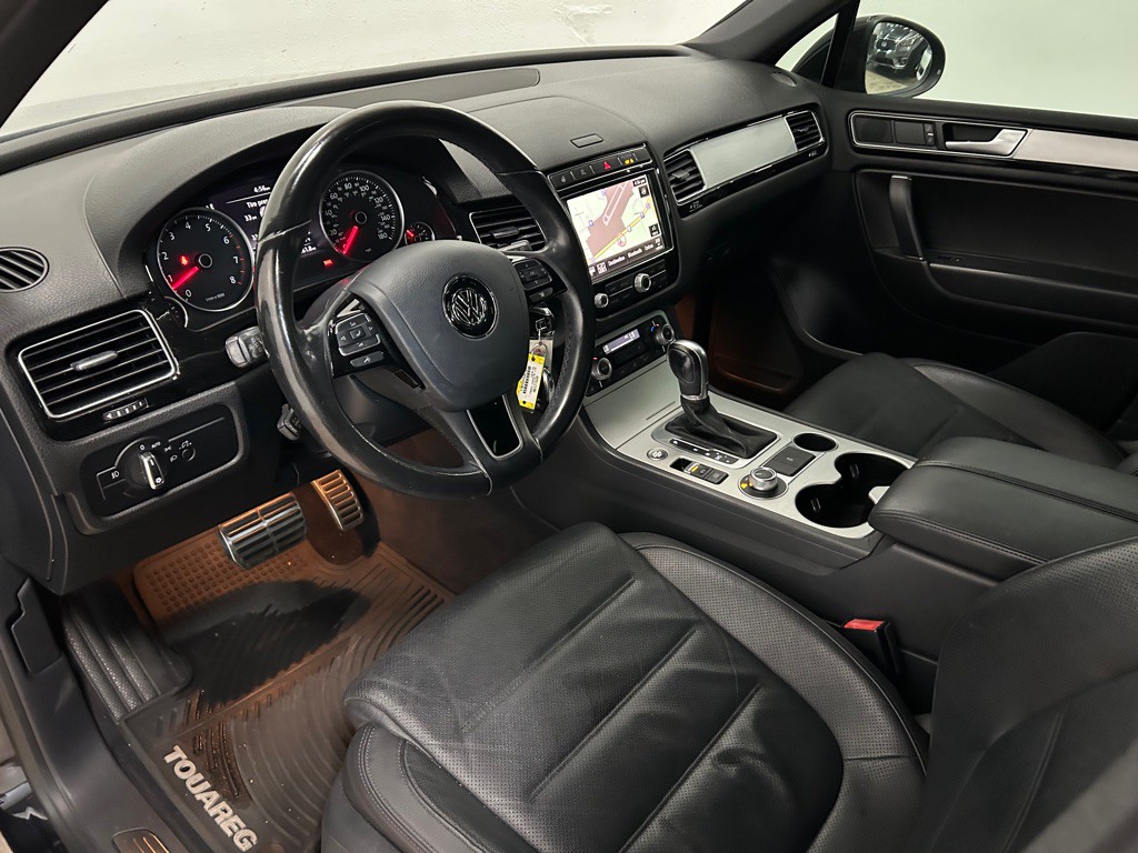 2017 Volkswagen Touareg Image 22