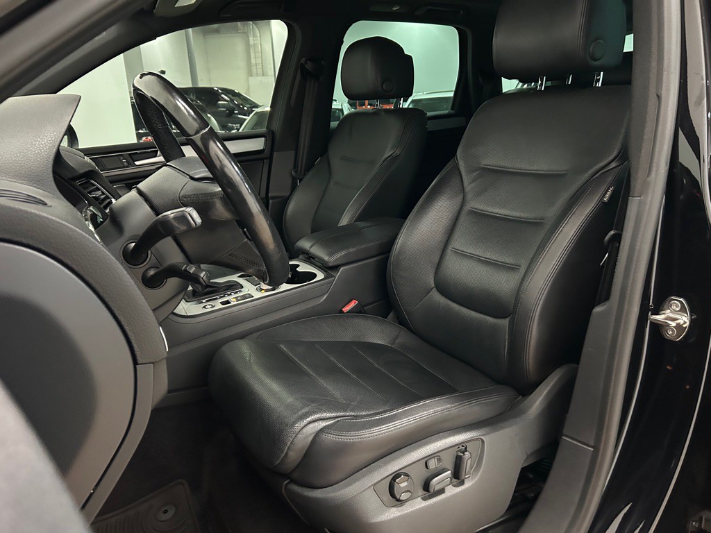 2017 Volkswagen Touareg Image 23