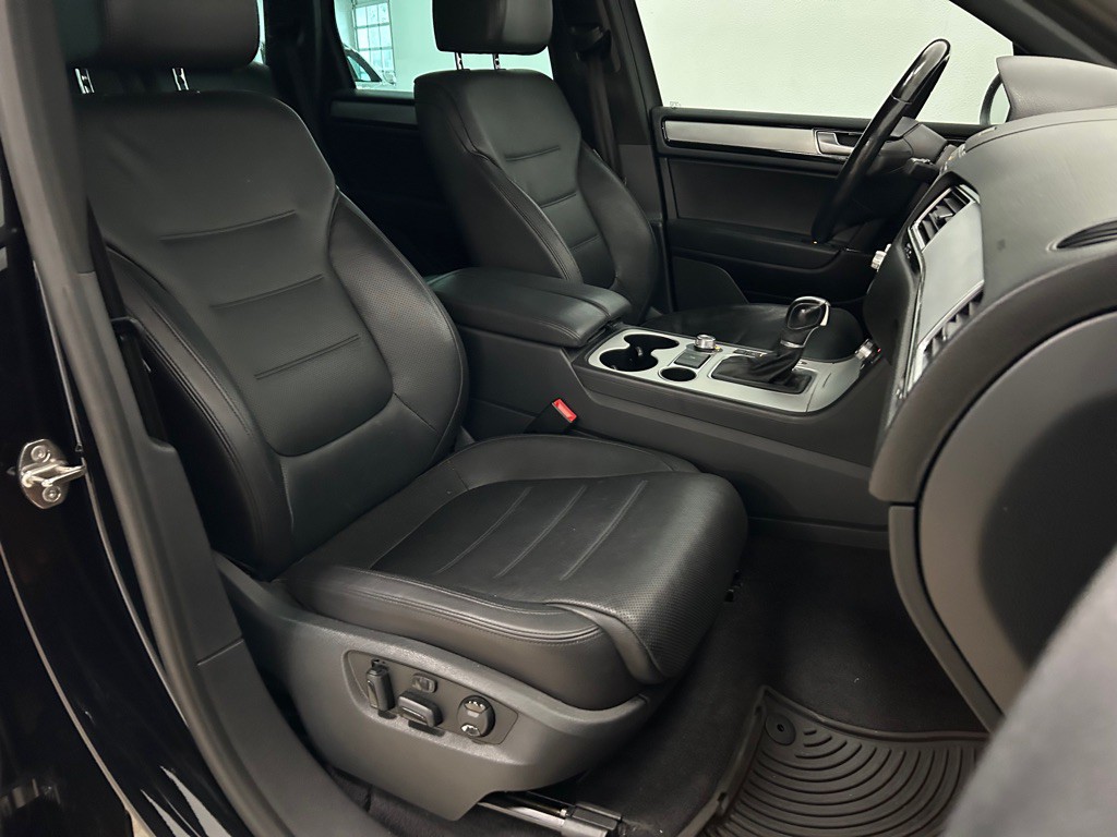 2017 Volkswagen Touareg Image 27