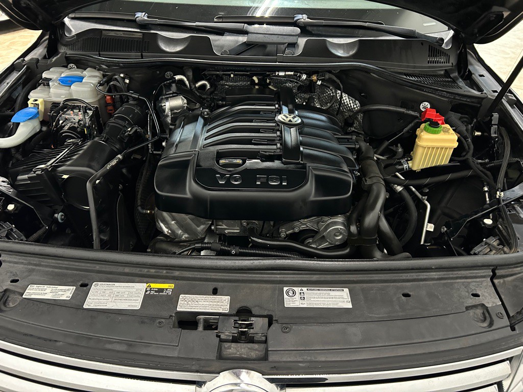 2017 Volkswagen Touareg Image 34