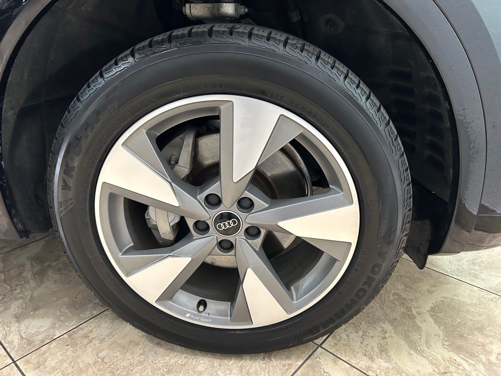 2022 Audi Q5 Image 9