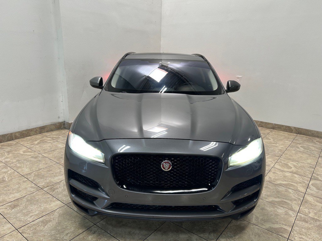 2017 Jaguar F-PACE Image 2