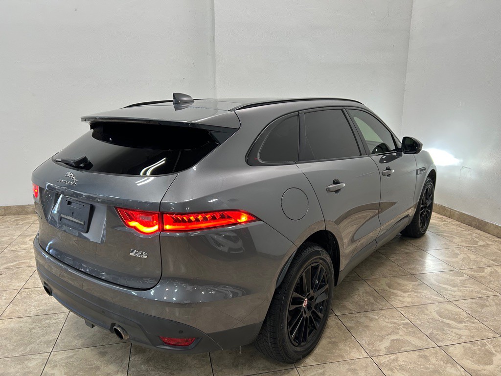 2017 Jaguar F-PACE Image 7