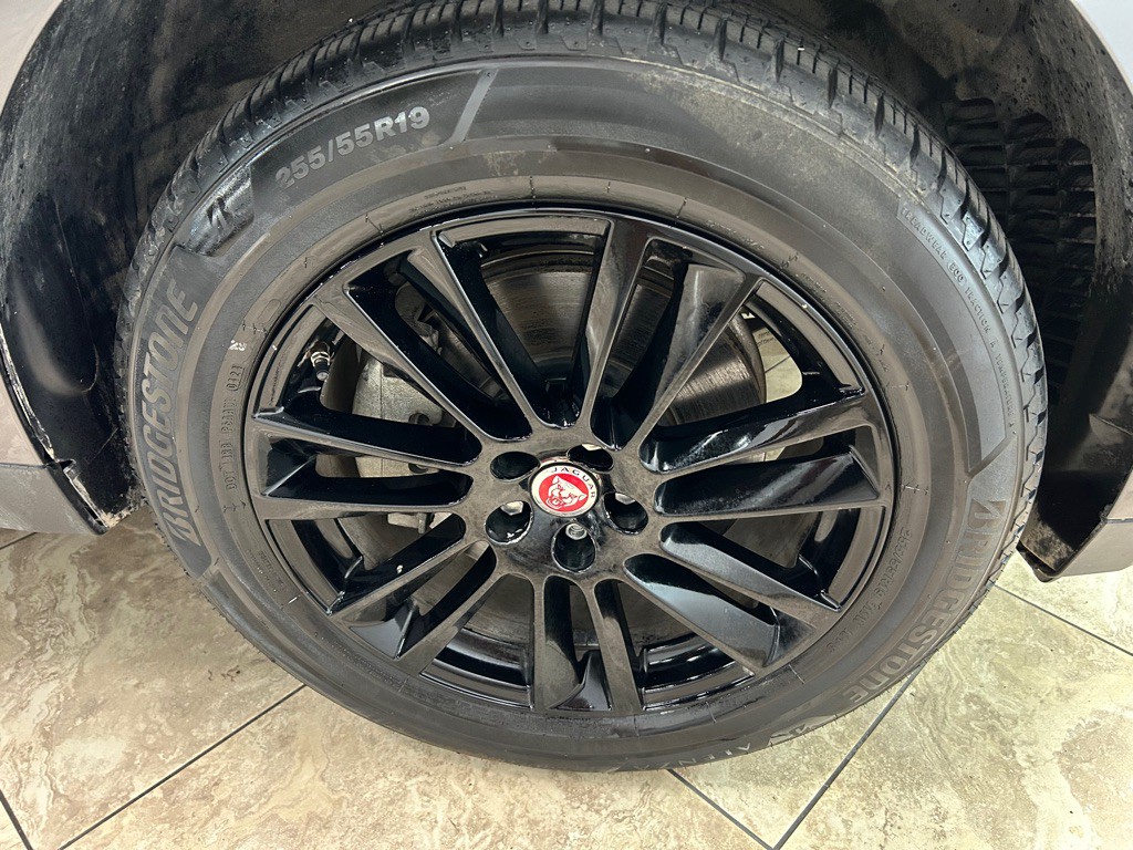 2017 Jaguar F-PACE Image 10