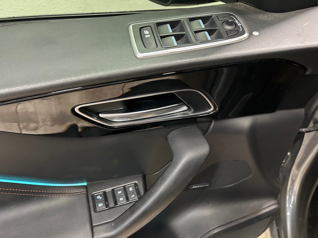 2017 Jaguar F-PACE Image 14